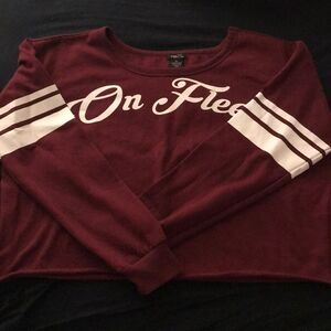 Super cute on fleek oversized cropped sweater!